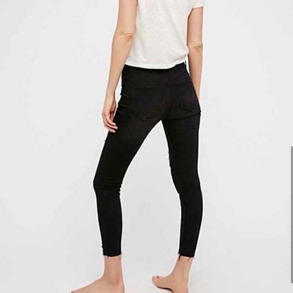 Free People Shark Bite Distress Raw Hem Skinny Jeans Black - Picture 4 of 13
